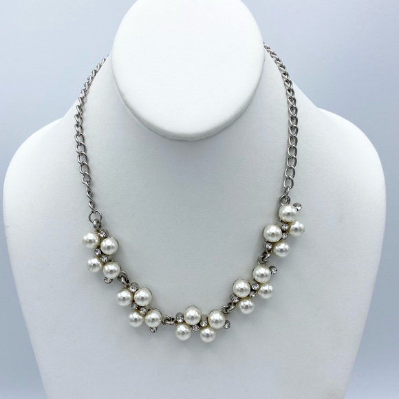 Elegant Faux Pearl Rhinestone Silver Tone Necklace - Picture 10 of 11